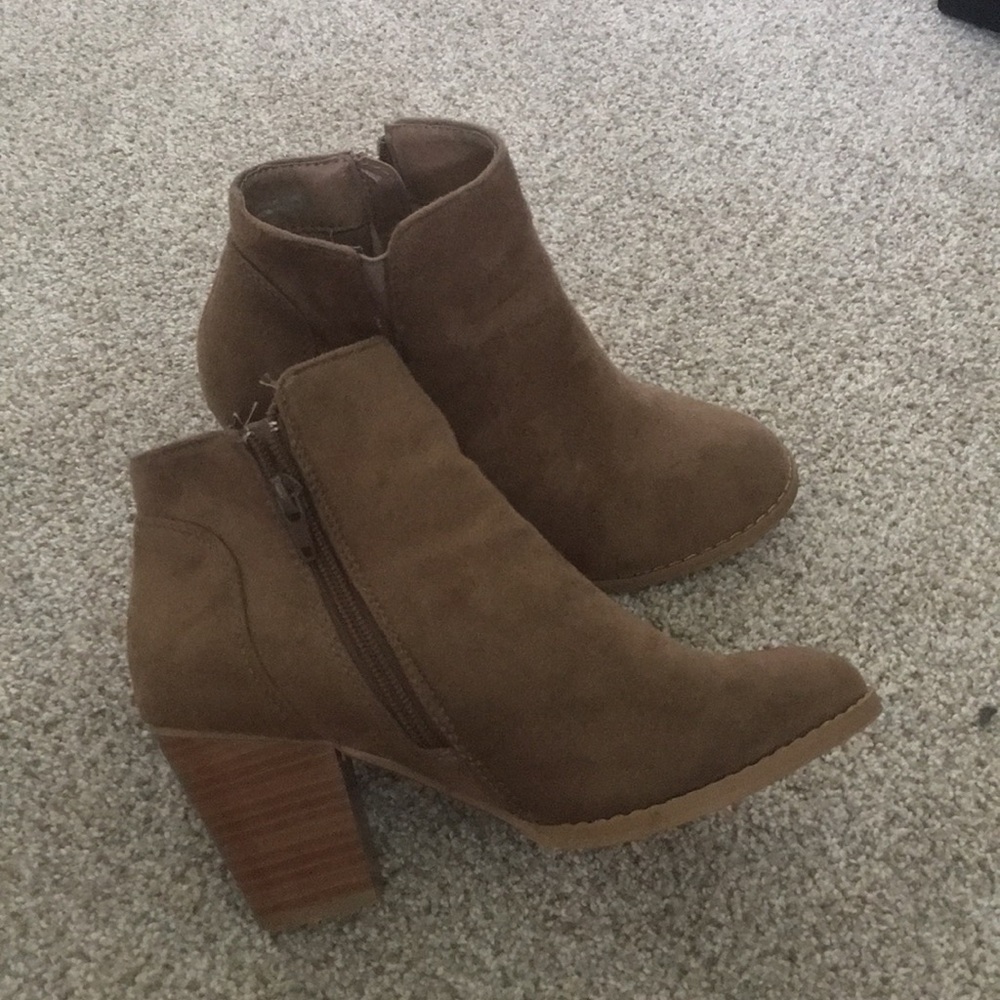 Charolette Russ’s brown suede heeled boots